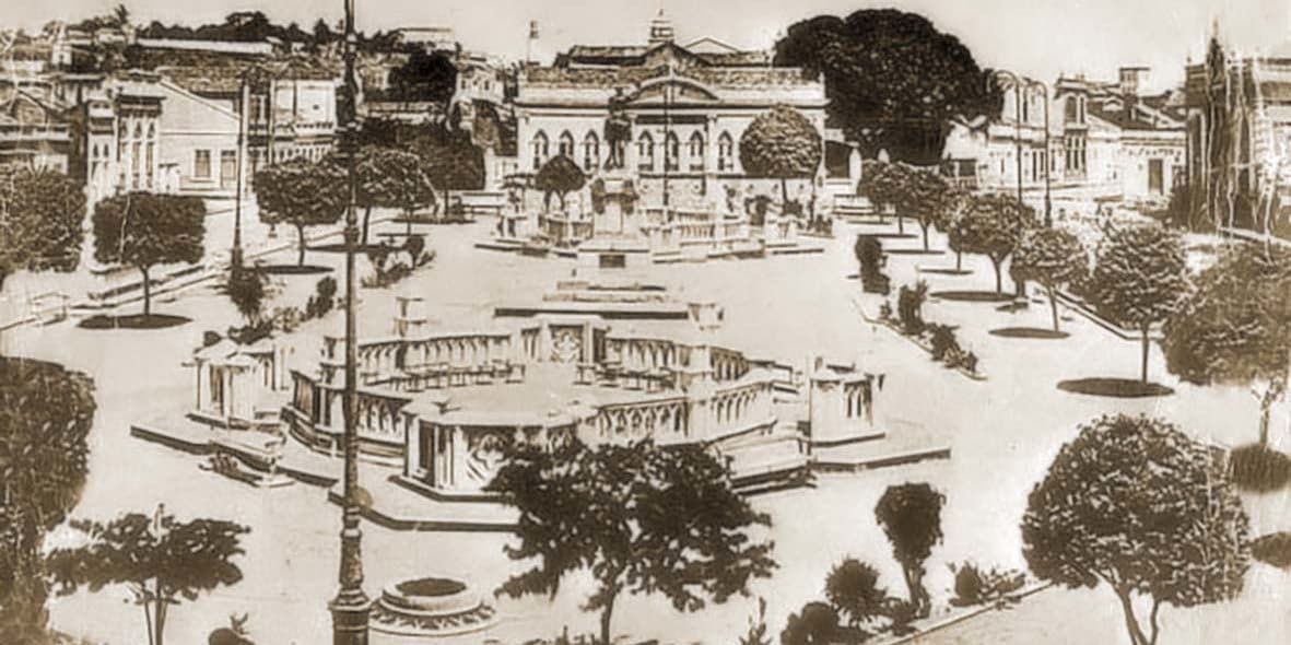 Praça Deodoro e os monumentos em homenagem ao marechal alagoano