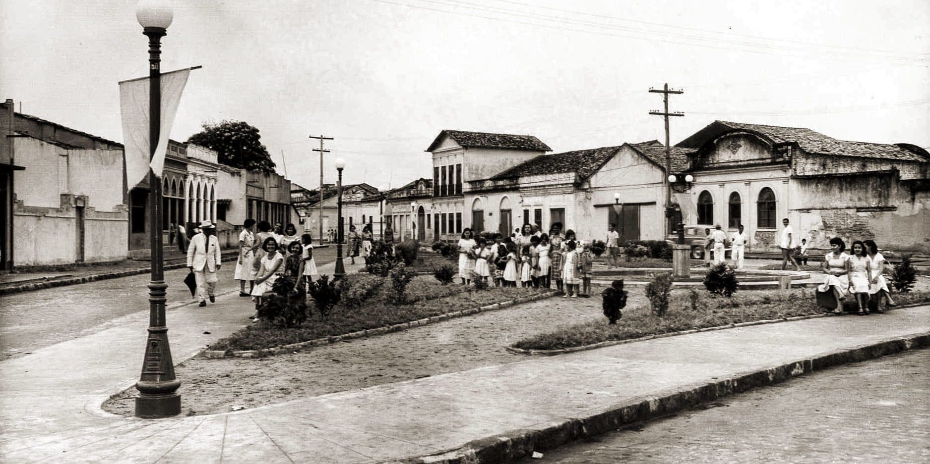 Praça Arthur Ramos teima em ser do Rayol, o Barão de Guajará