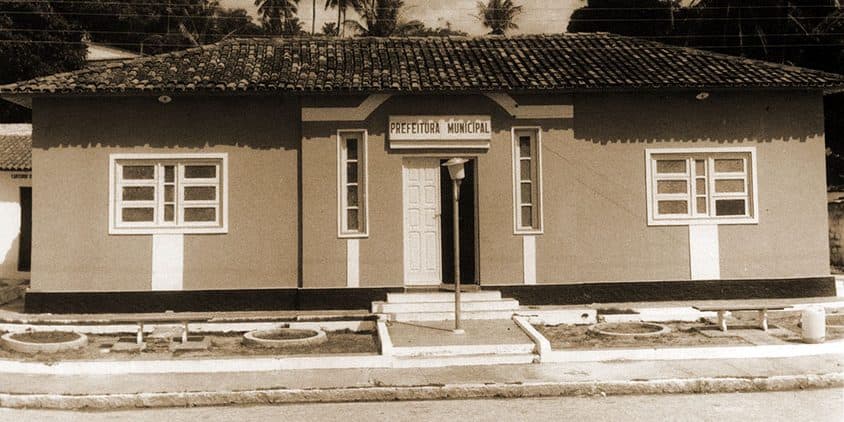 Coqueiro Seco e a igreja do padre Bernardo José Cabral