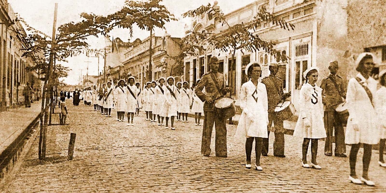 Fundação do centenário Colégio do Santíssimo Sacramento de Maceió
